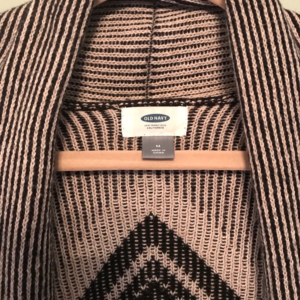 Old Navy Sweater Black & Cream Aztec Pattern SizeM - Picture 4 of 7